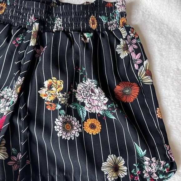 Joe B Short - Picture 3 of 7